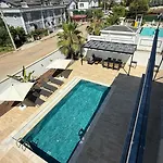 Lavida - Private Pool For 6 *